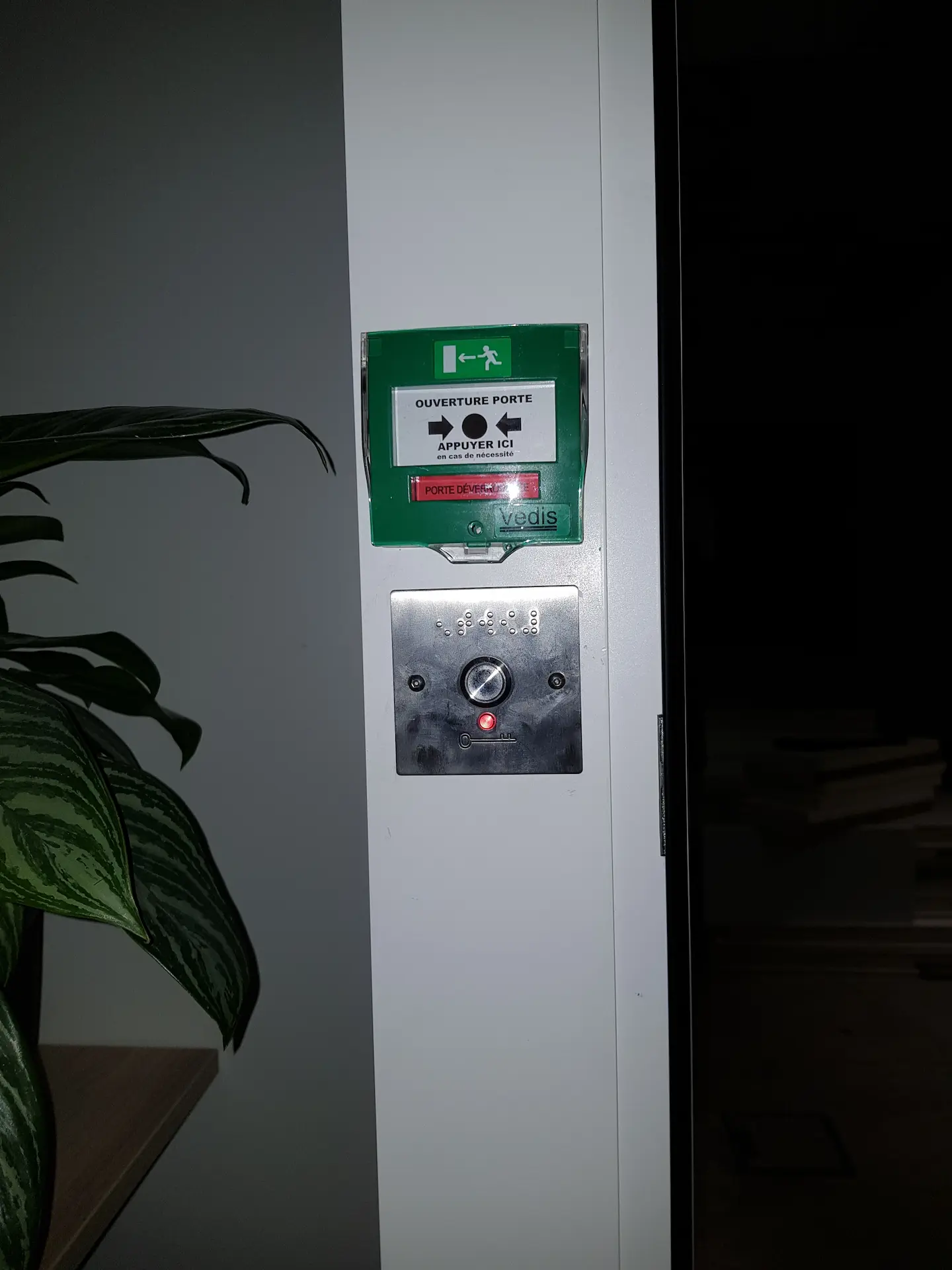 Dispositifs d'ouverture : BBG et poussoir